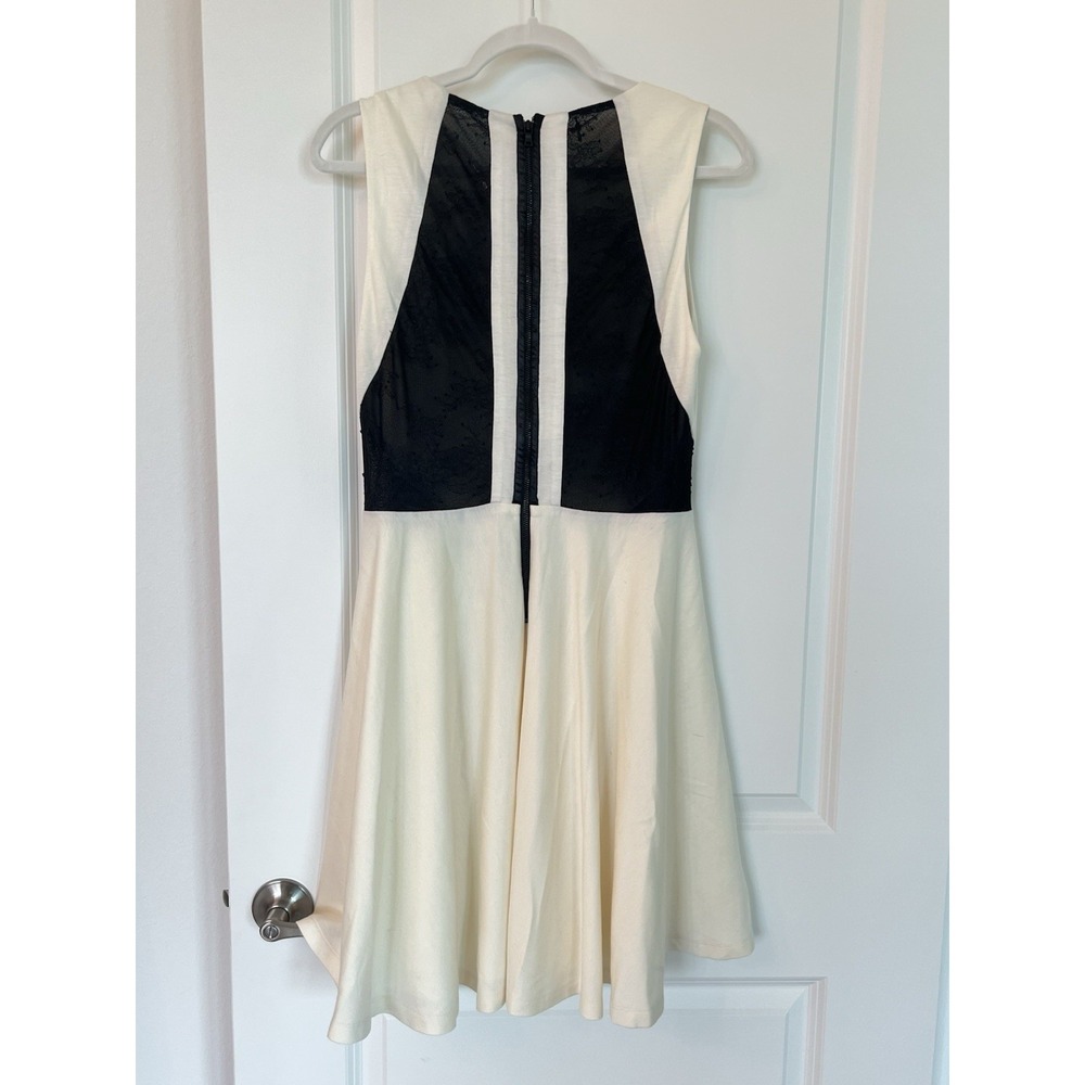 NWT Alice + Olivia By Stacey Bendet Fit & Flare Cream/Black Womens Dress Size 10